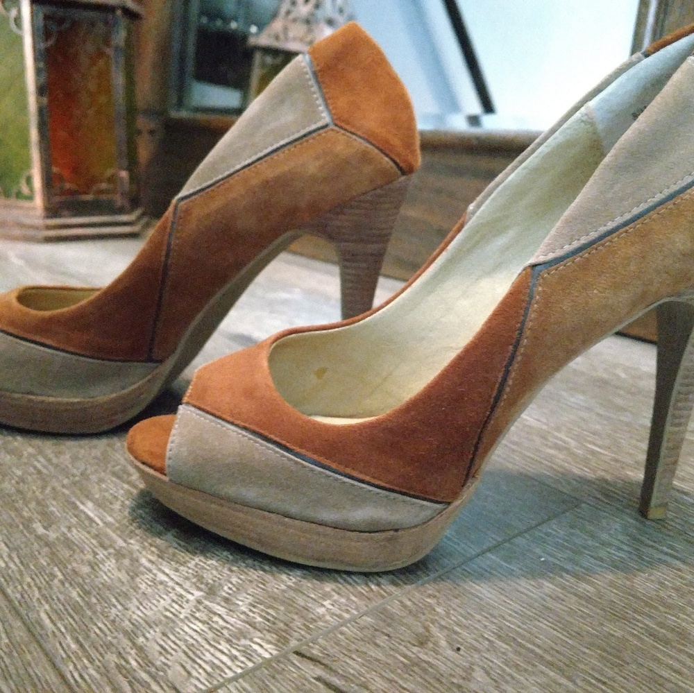 Levity brown/bage suede heels with small platform
